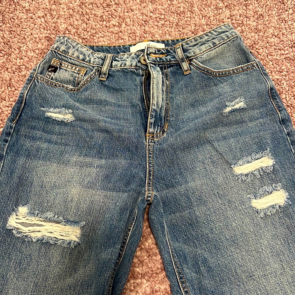Curvy Mom Jeans Distressed